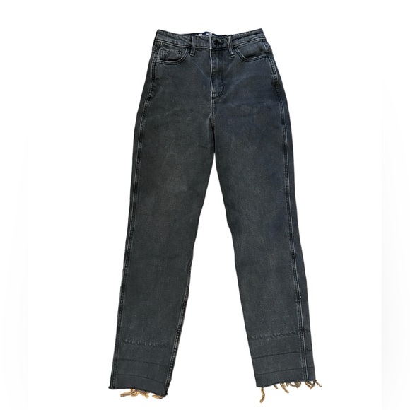 COPY - Hollister Ultra High Rise Mom Jeans - Picture 4 of 11